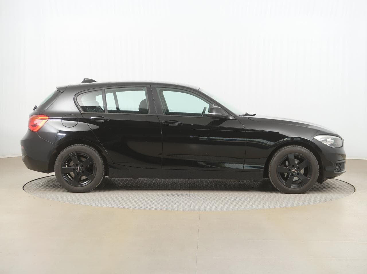 2016 BMW 1-SERIES - 10
