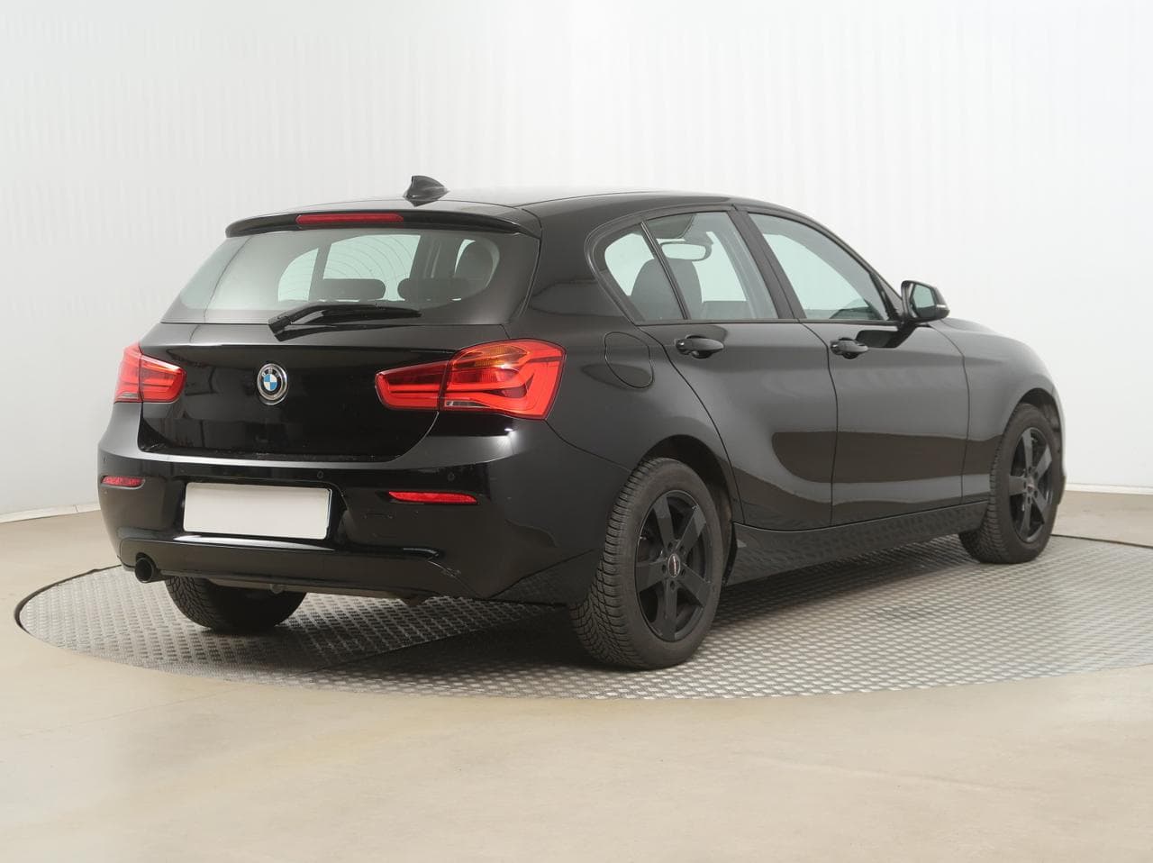 2016 BMW 1-SERIES - 8