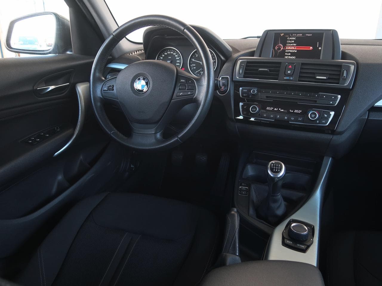 2016 BMW 1-SERIES - 12