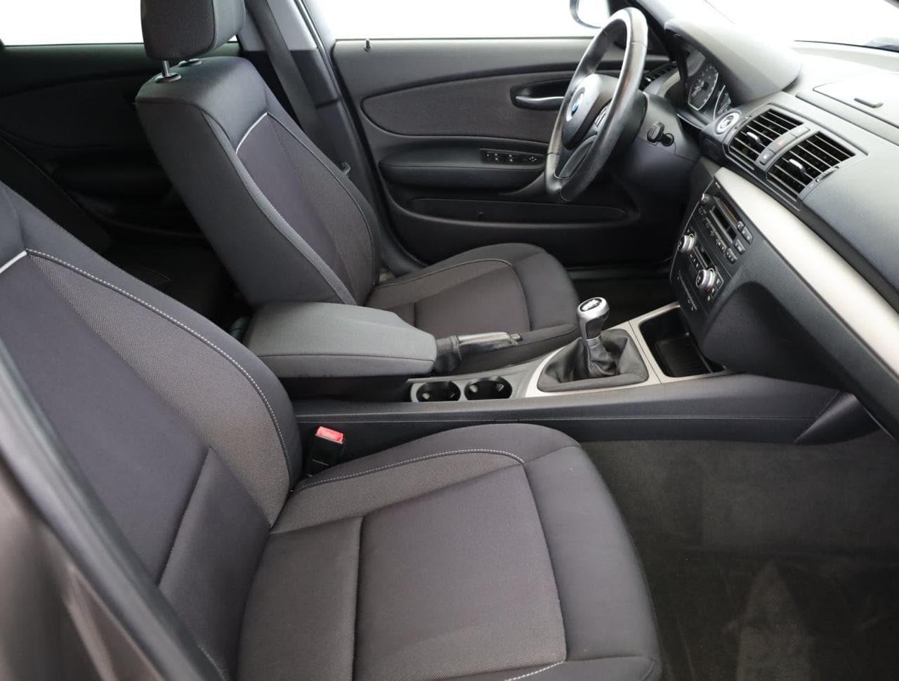 2009 BMW 1-SERIES - 10