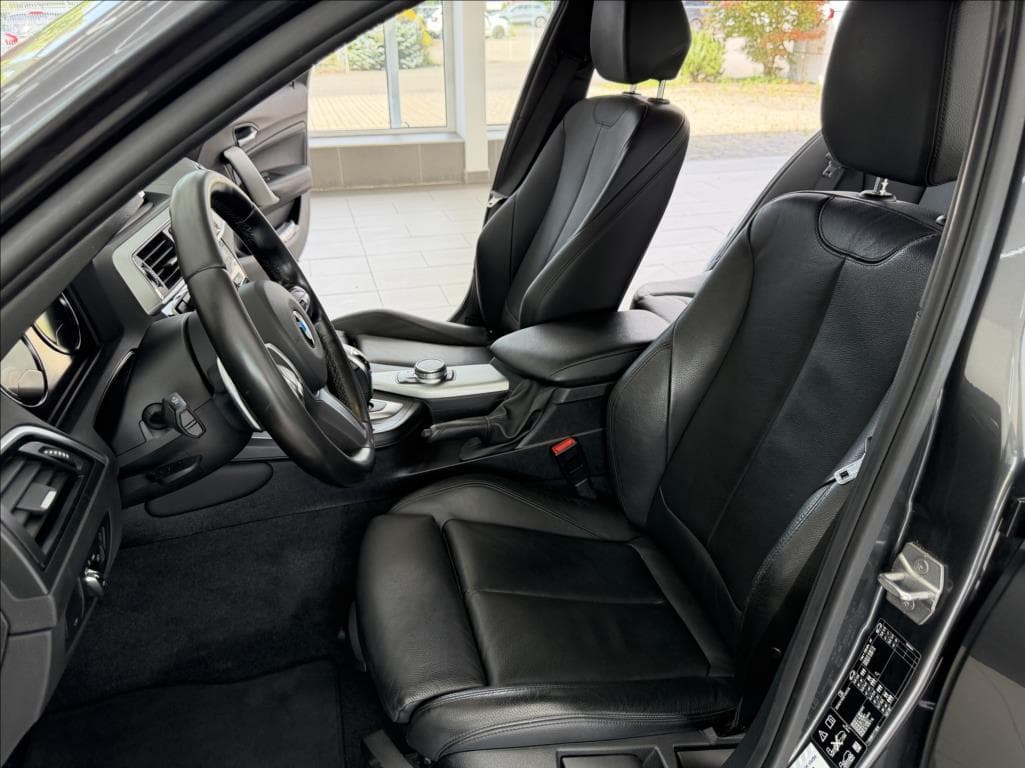 2019 BMW 1-SERIES - 33