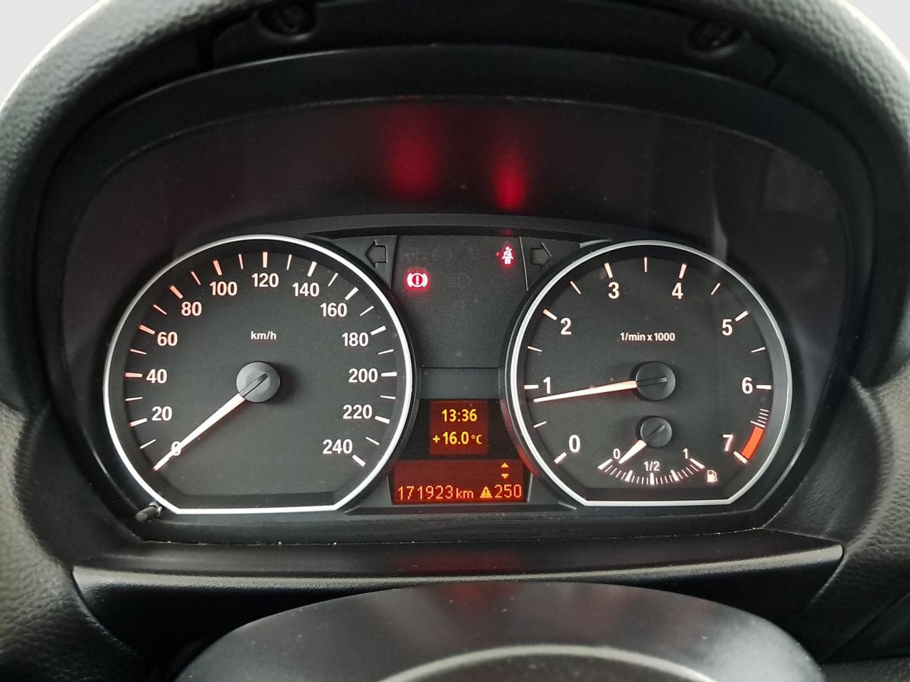 2011 BMW 1-SERIES - 17