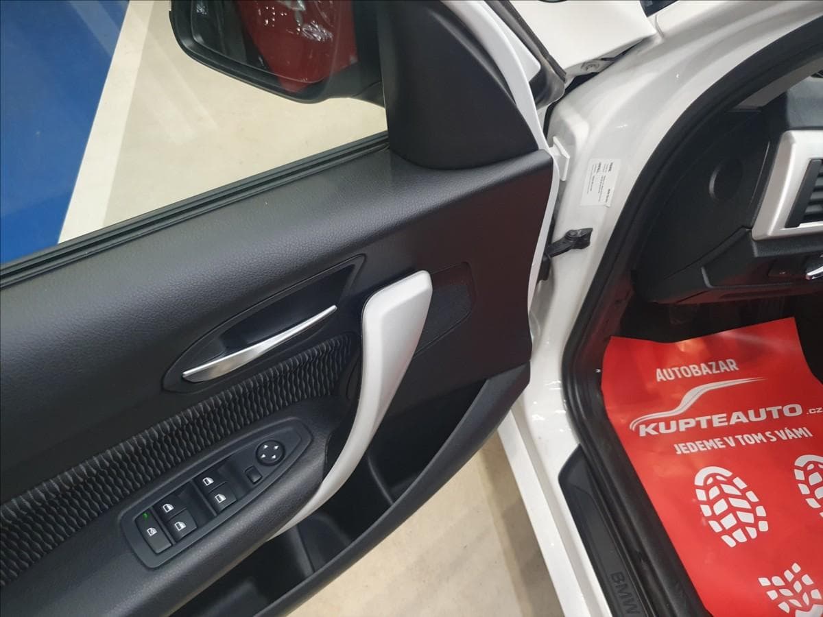 2013 BMW 1-SERIES - 8