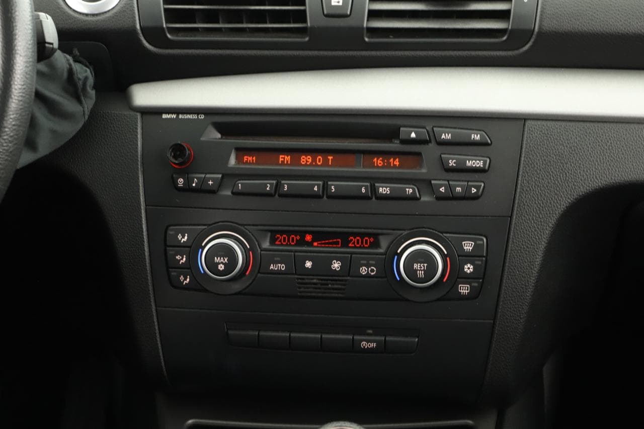 2009 BMW 1-SERIES - 17