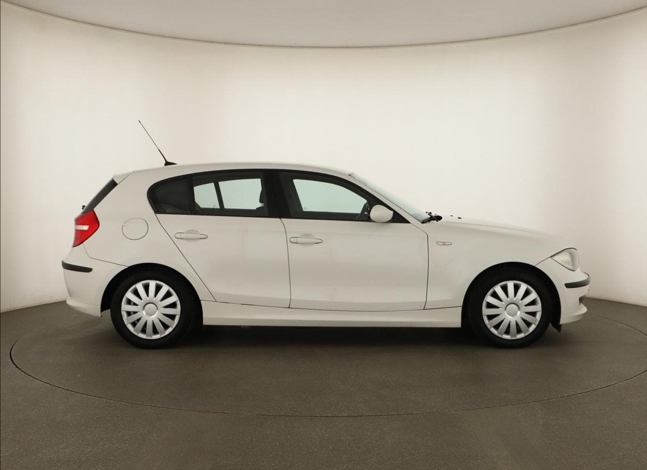 2009 BMW 1-SERIES - 8