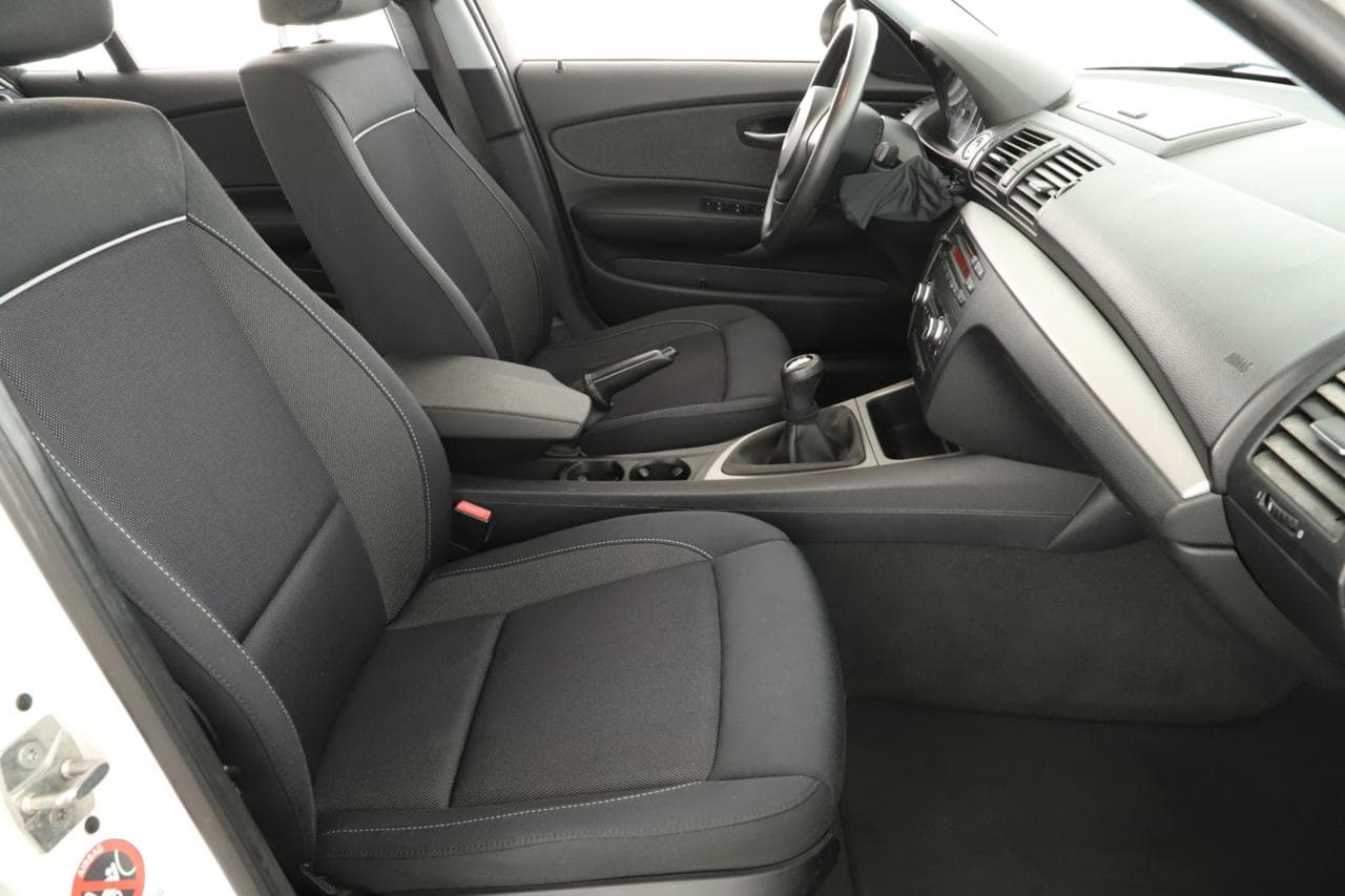 2009 BMW 1-SERIES - 11