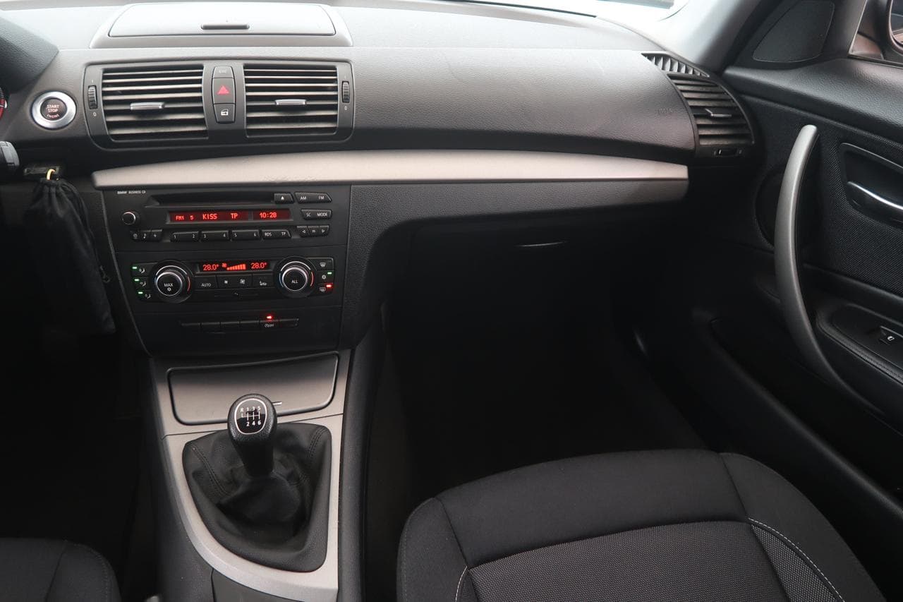 2011 BMW 1-SERIES - 11