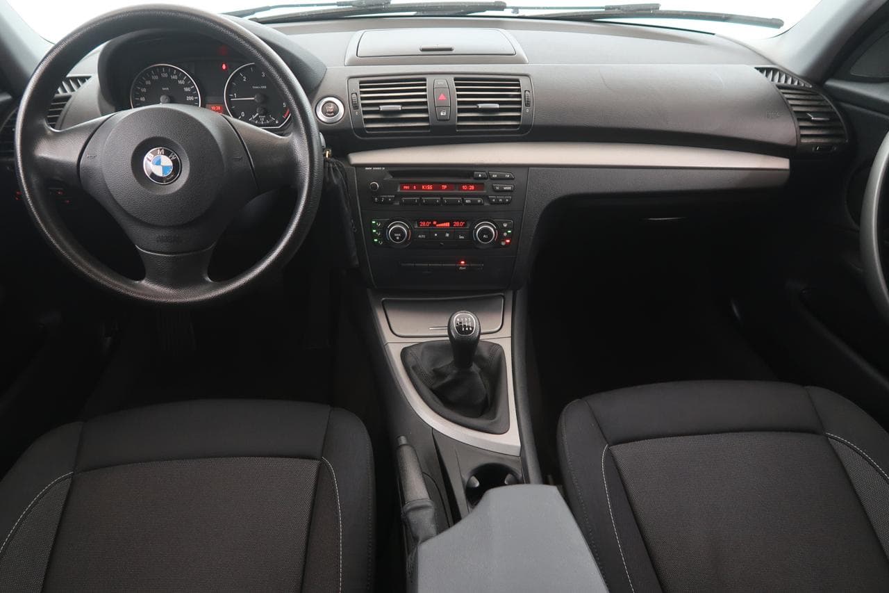2011 BMW 1-SERIES - 10