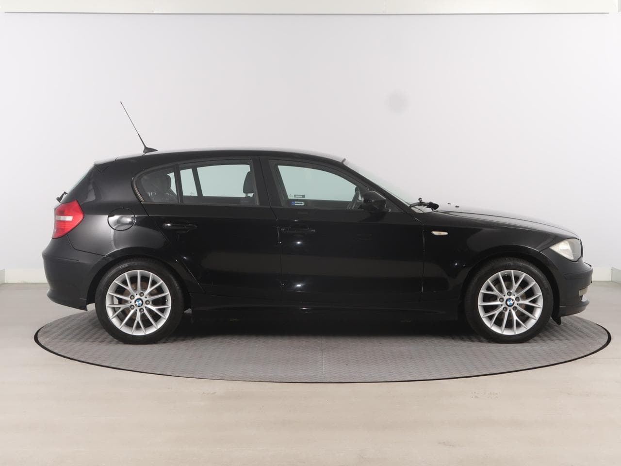 2011 BMW 1-SERIES - 8