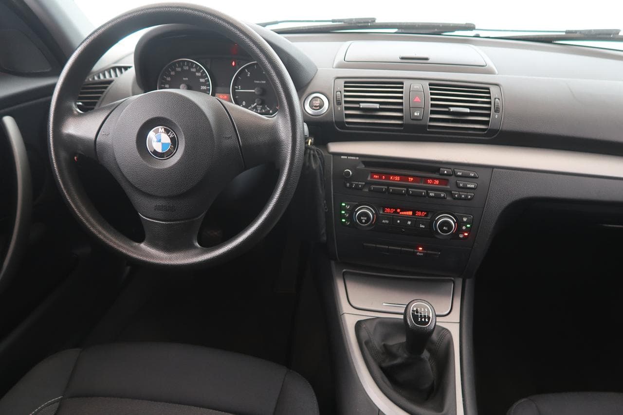 2011 BMW 1-SERIES - 9