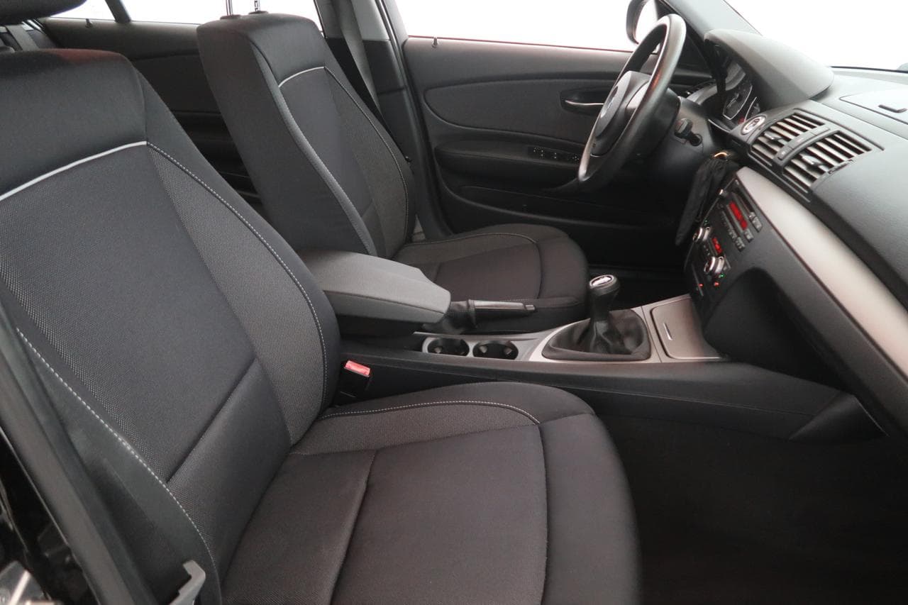 2011 BMW 1-SERIES - 12