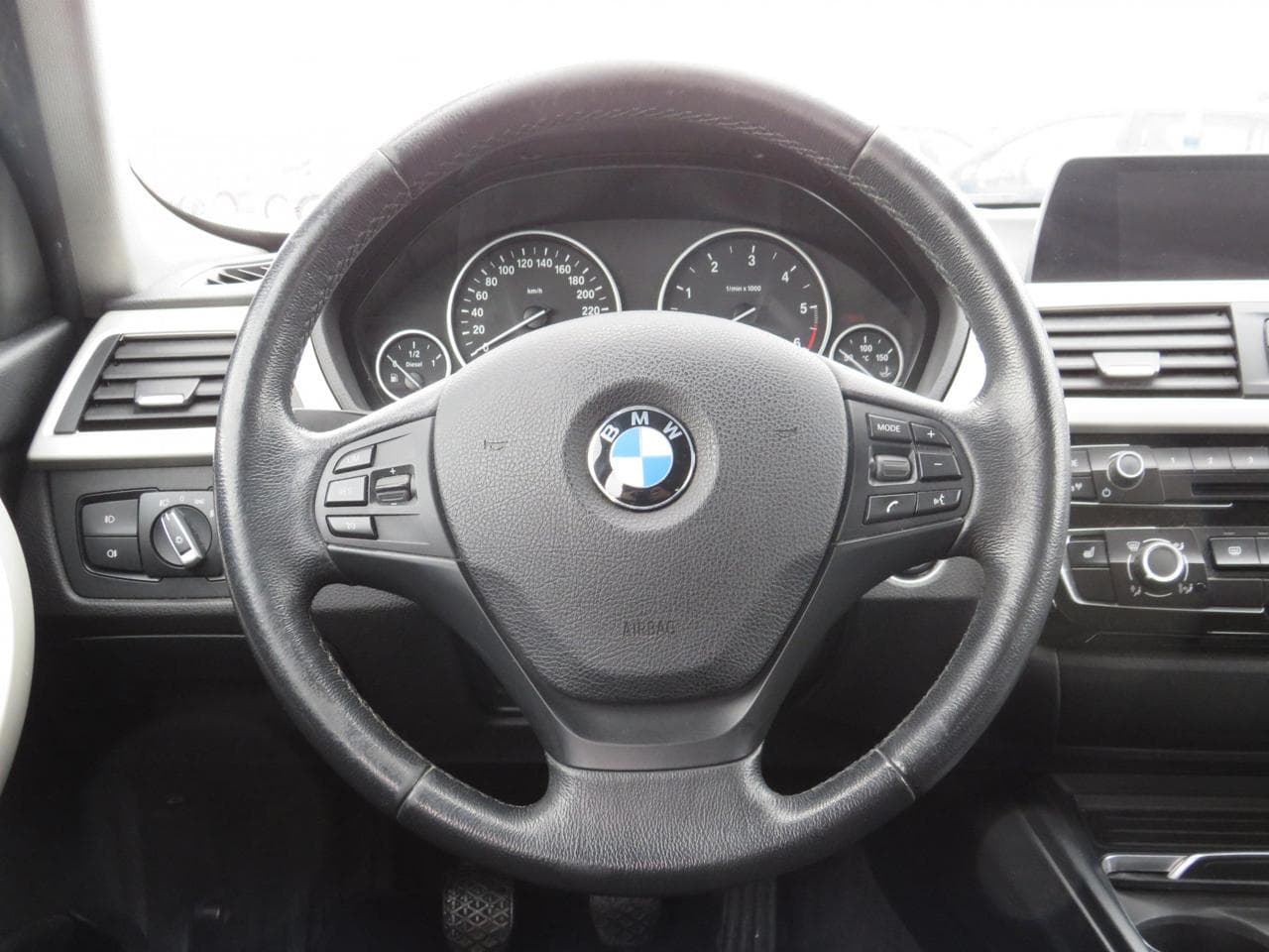 2017 BMW 3-Series - 15