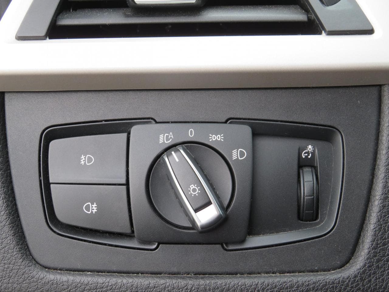 2017 BMW 3-Series - 13