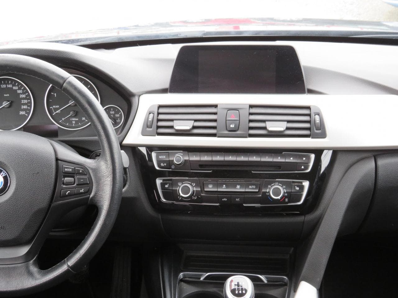 2017 BMW 3-Series - 11