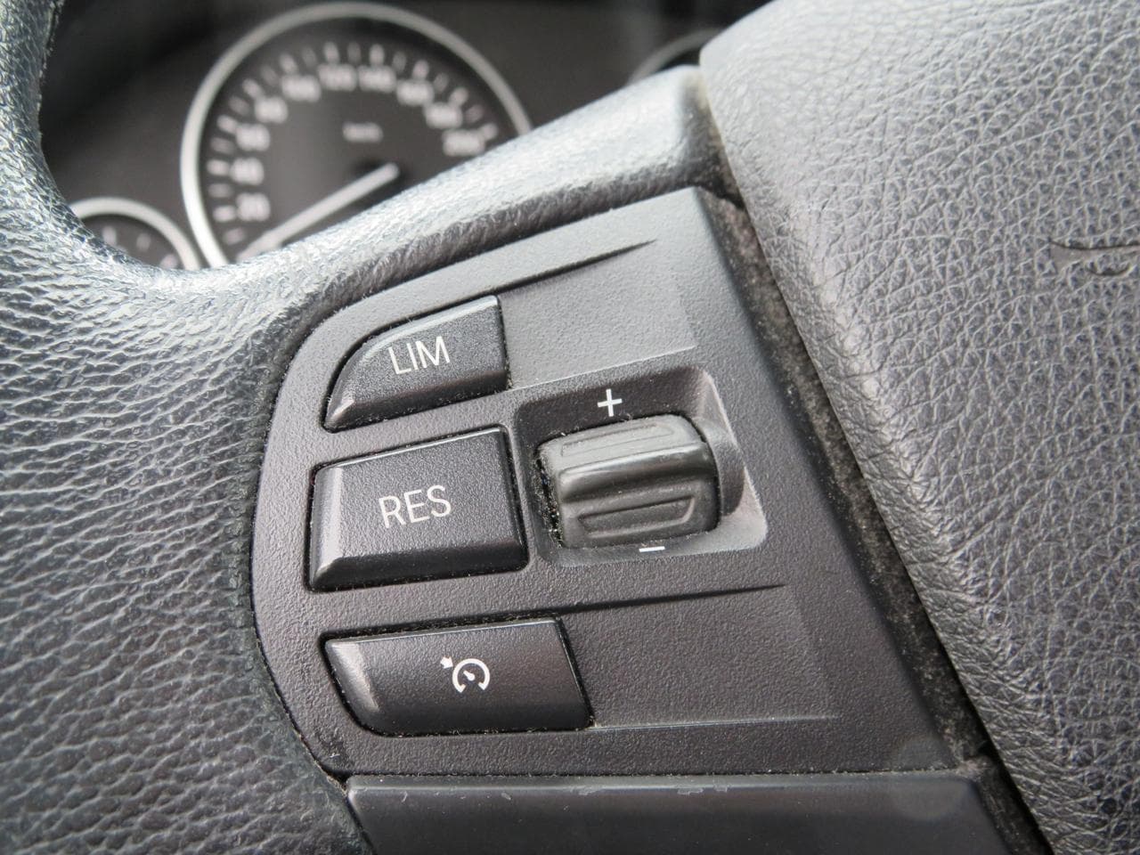 2017 BMW 3-Series - 14