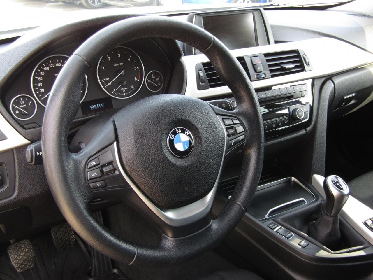 2016 BMW 3-Series - 13