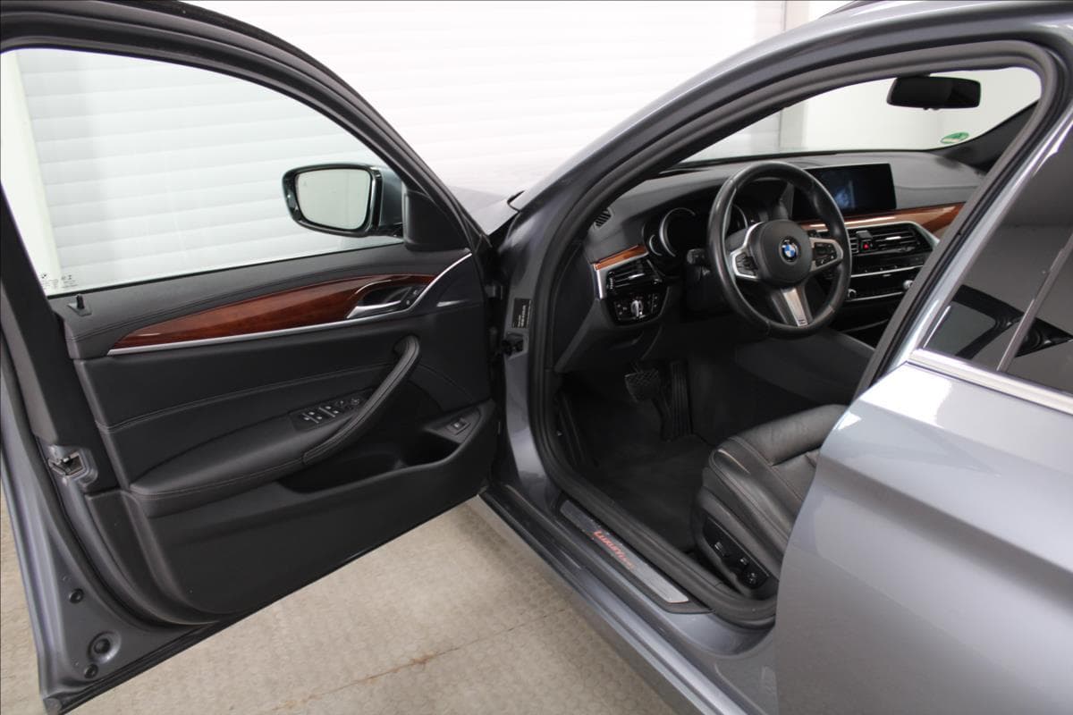 2019 BMW 5-SERIES - 17