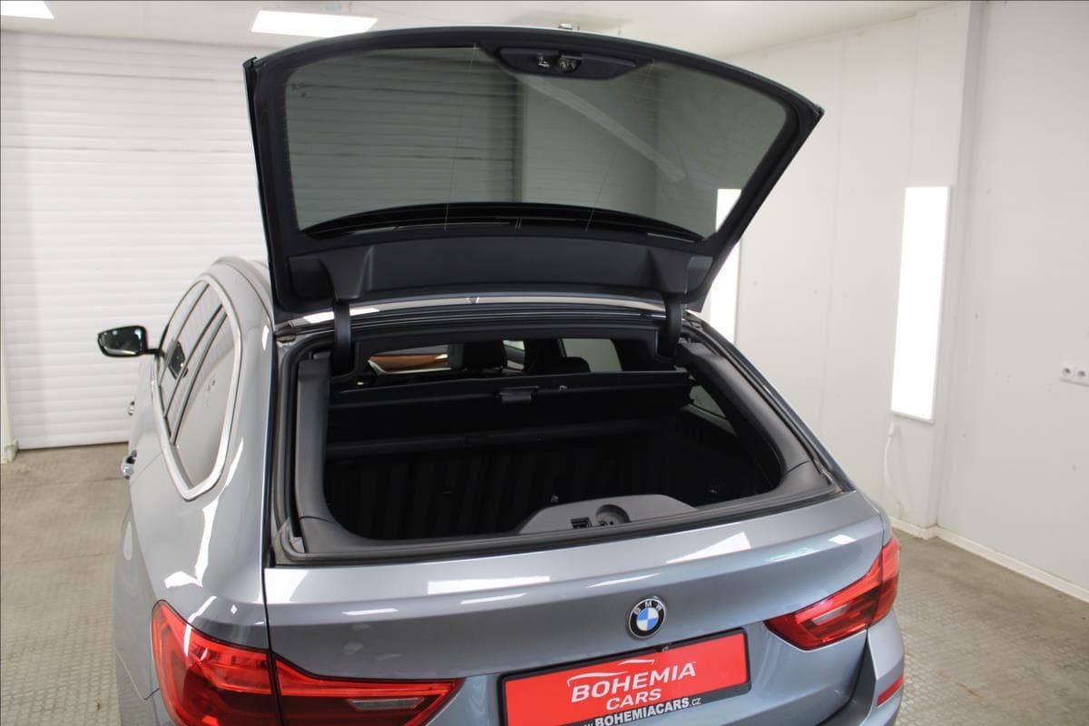 2019 BMW 5-SERIES - 11