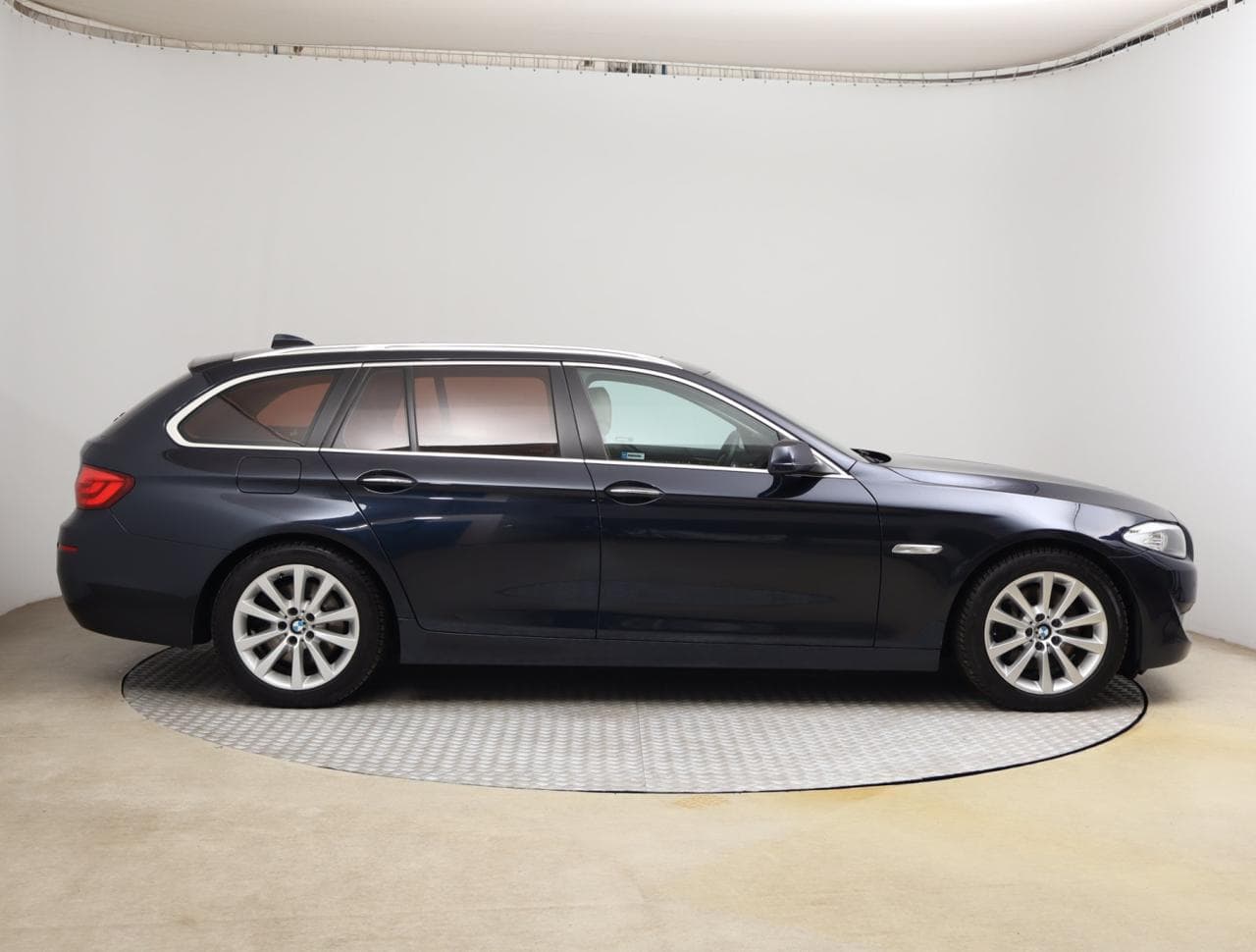 2012 BMW 5-Series - 8