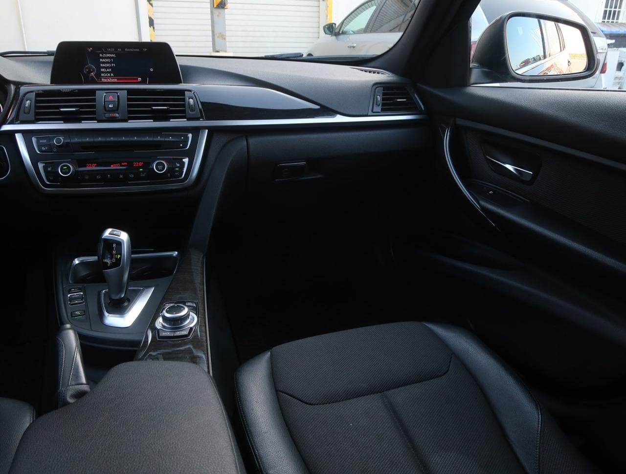 2015 BMW 3-Series - 11