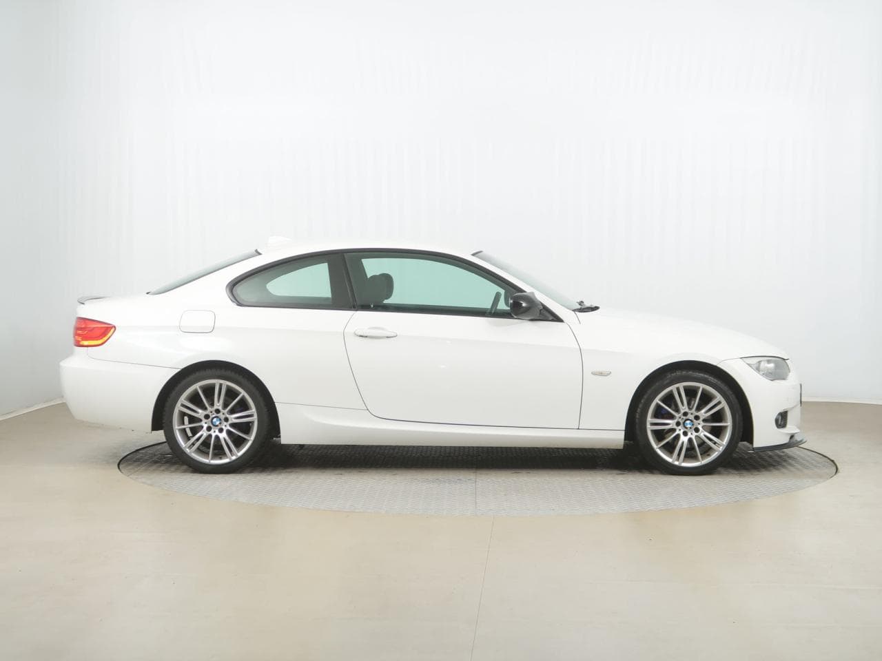 2013 BMW 3-Series - 8