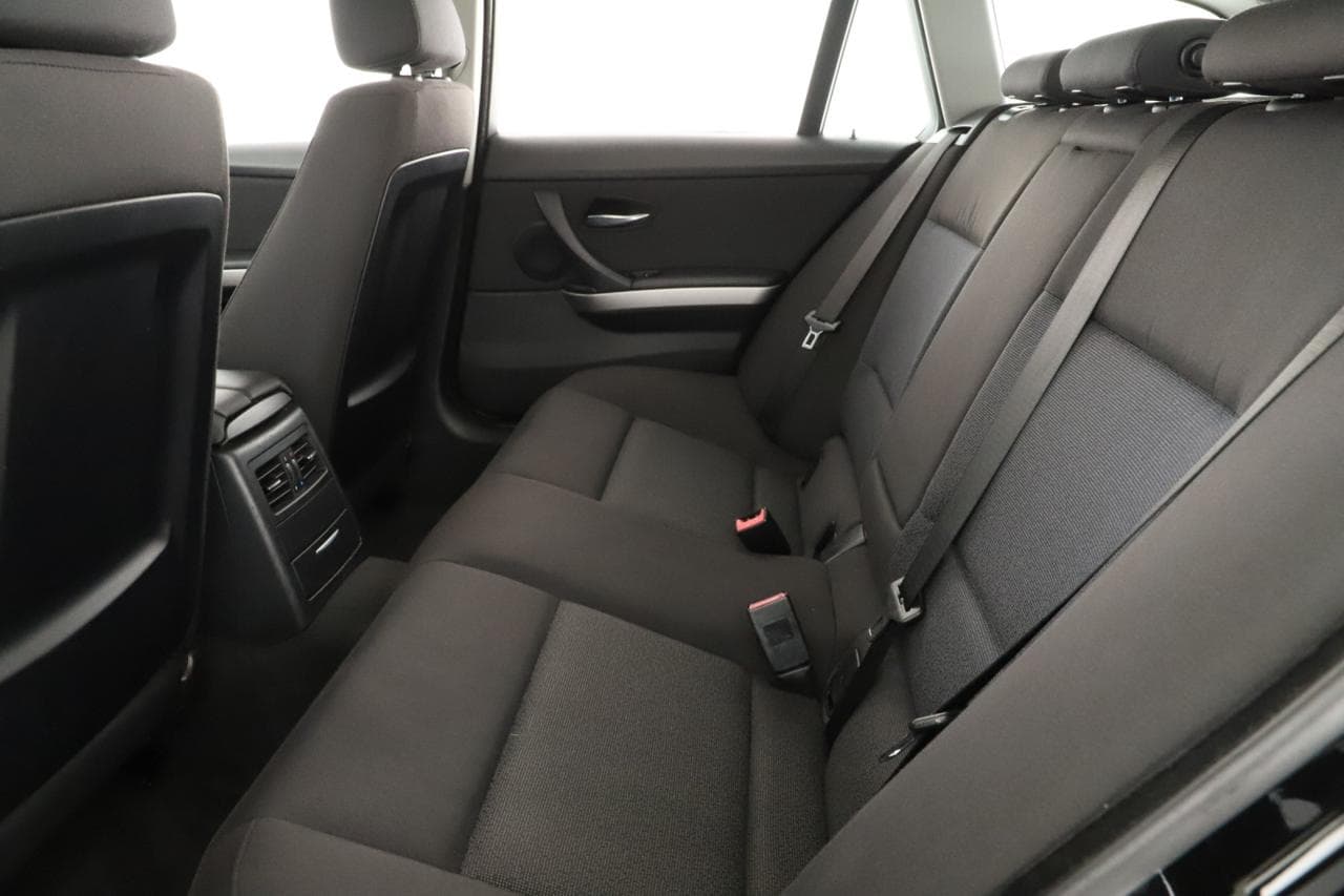 2005 BMW 3-Series - 12