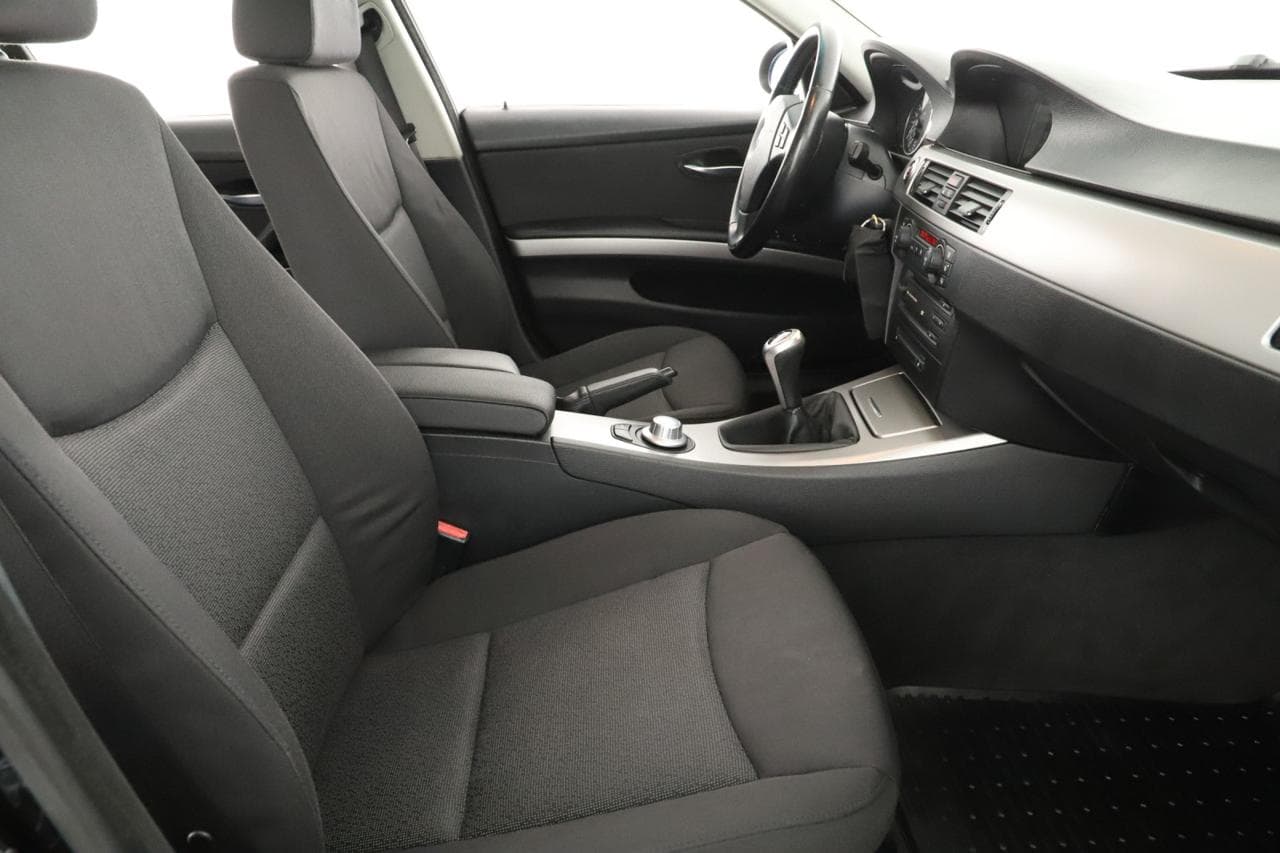 2005 BMW 3-Series - 10