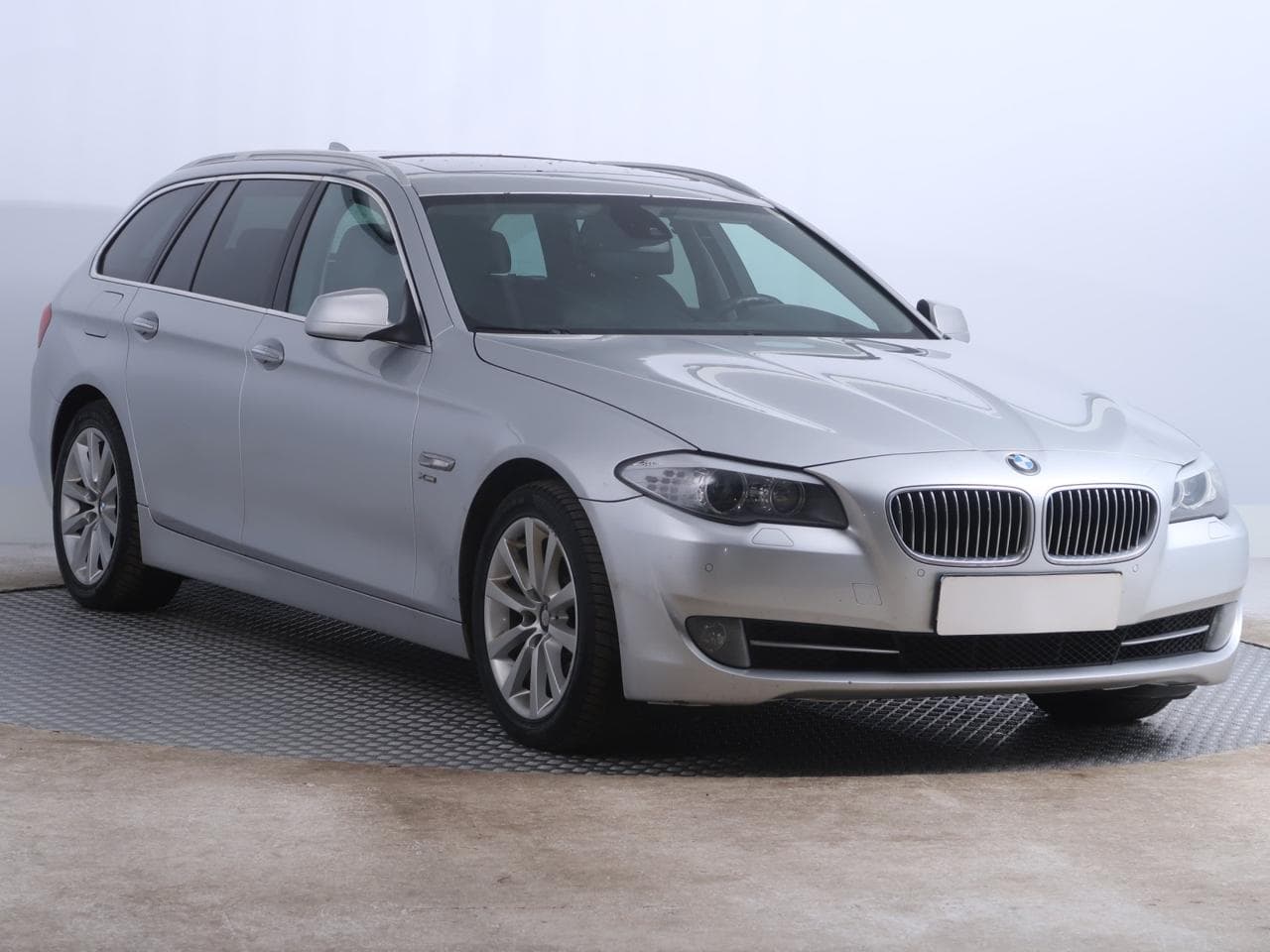 BMW Řada 5 525d xDrive 160kW kombi