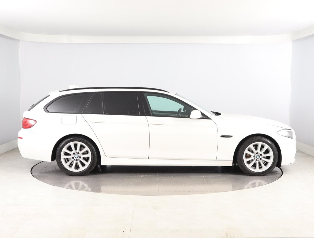 2012 BMW 5-Series - 8