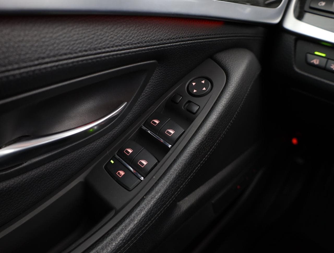 2013 BMW 5-Series - 20