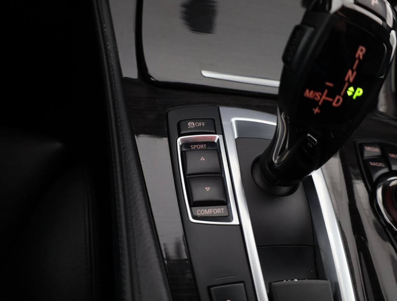 2013 BMW 5-Series - 18