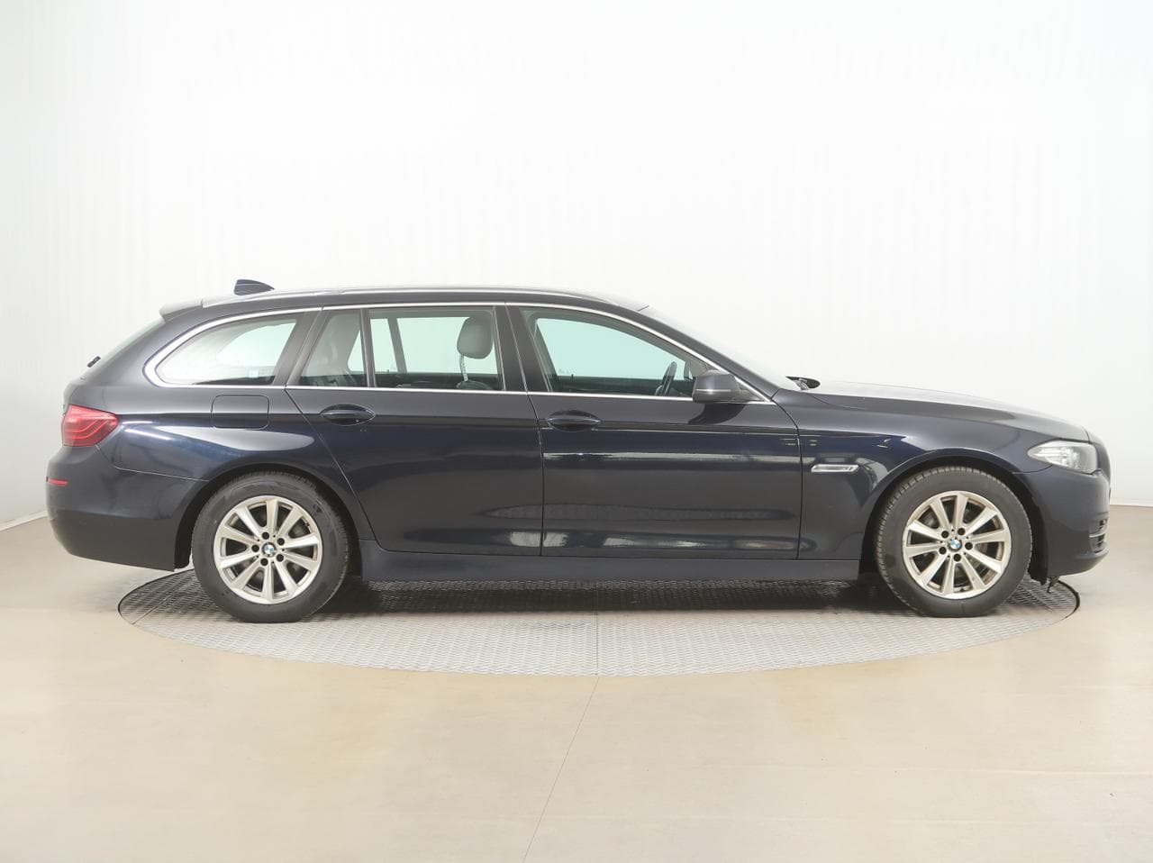 2015 BMW 5-Series - 8