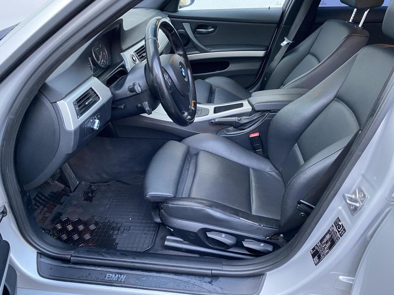 2011 BMW 3-Series - 17