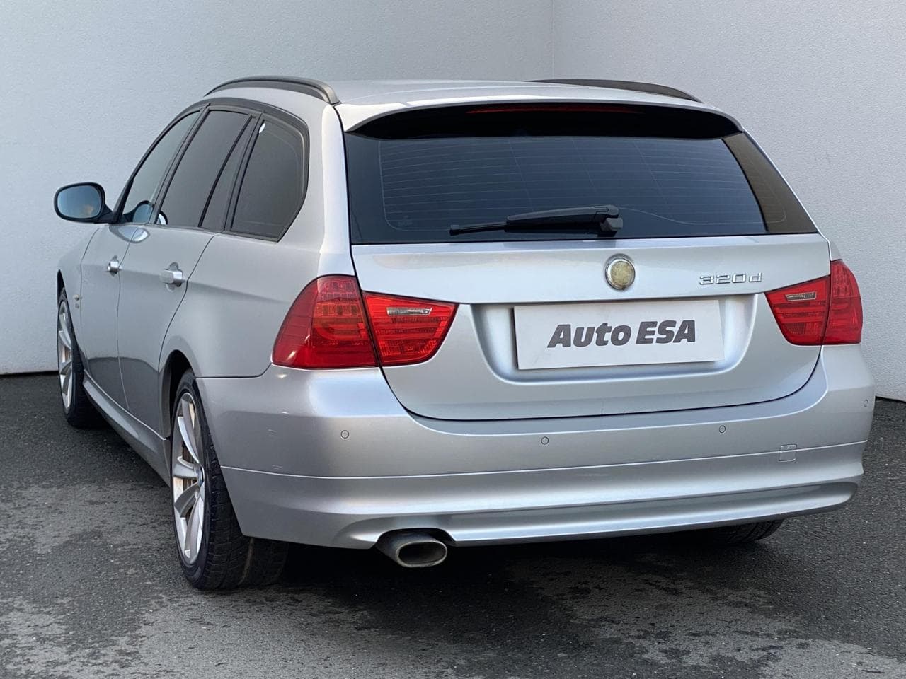 2011 BMW 3-Series - 11