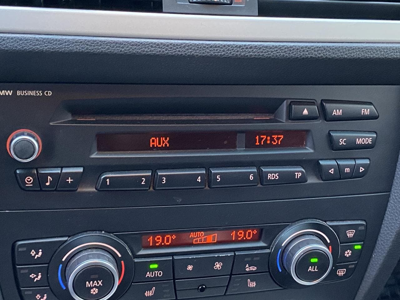 2011 BMW 3-Series - 31