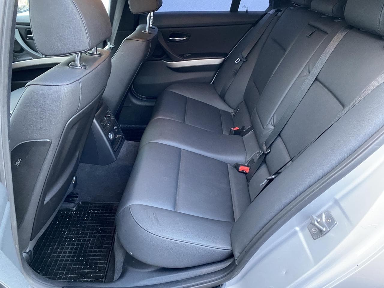 2011 BMW 3-Series - 19