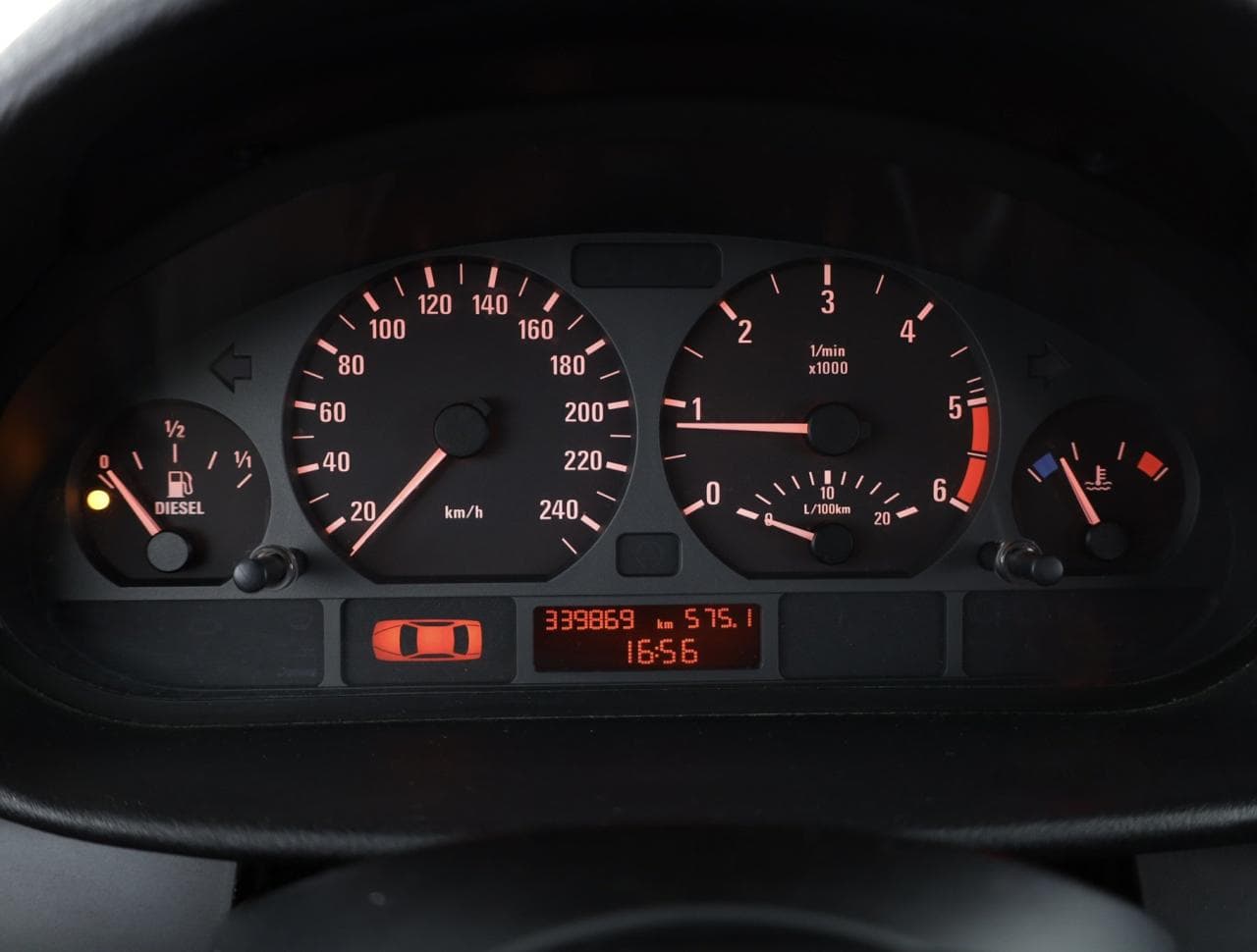 2003 BMW 3-Series - 29