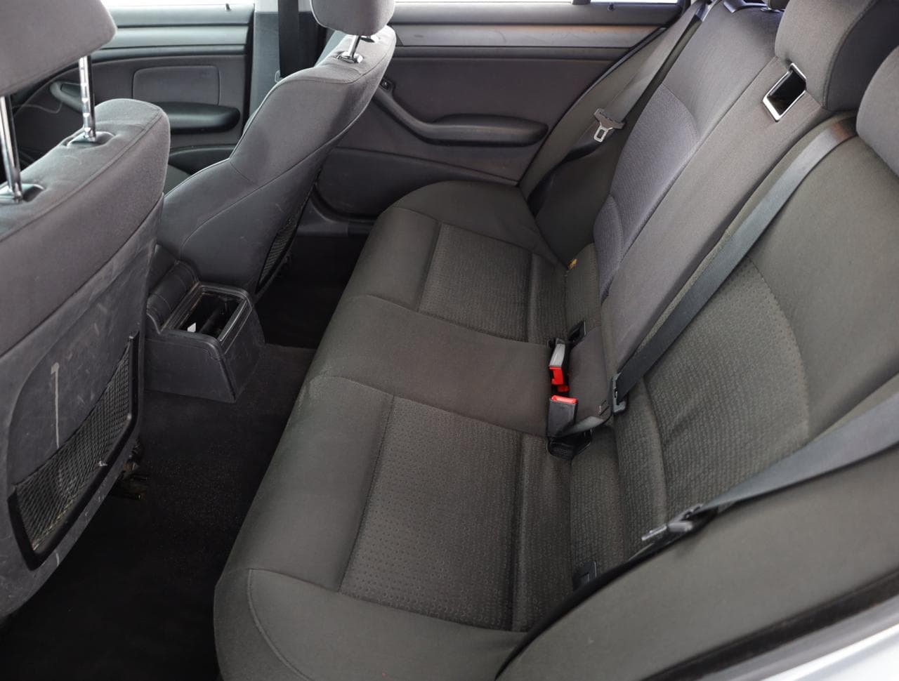 2003 BMW 3-Series - 23