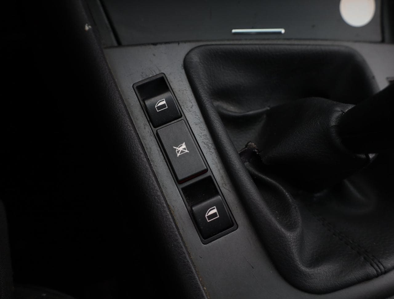 2003 BMW 3-Series - 35