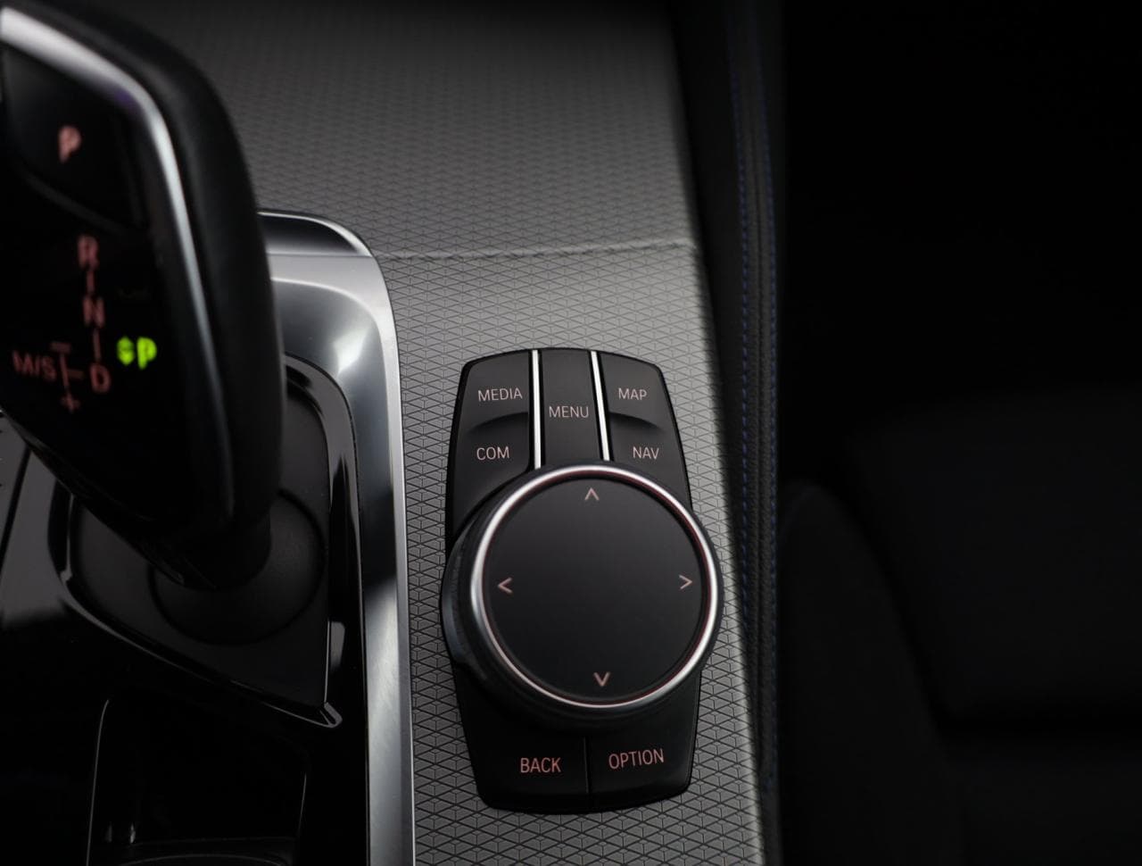 2017 BMW 5-Series - 37