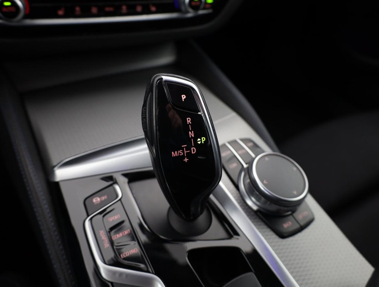 2017 BMW 5-Series - 33