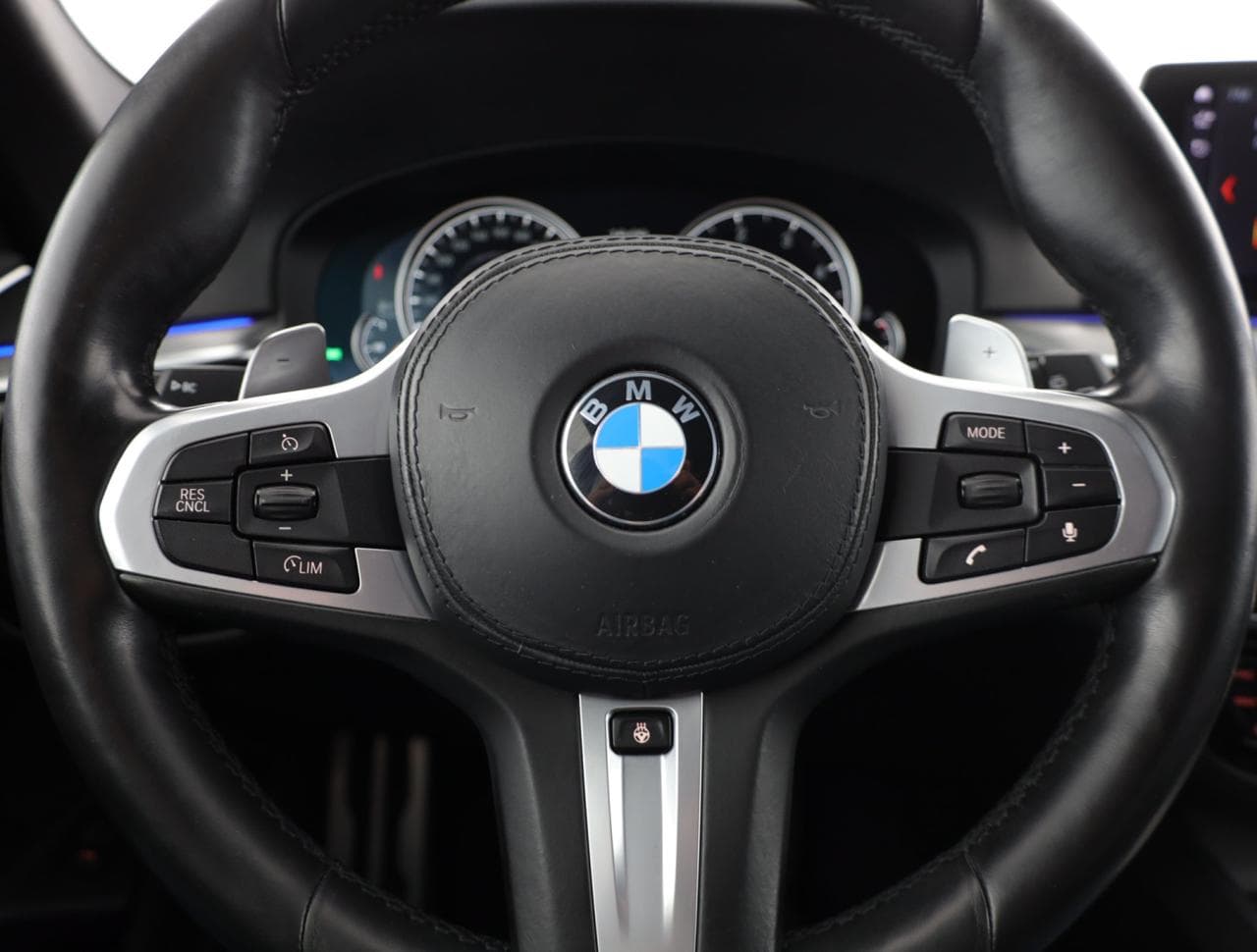 2017 BMW 5-Series - 27