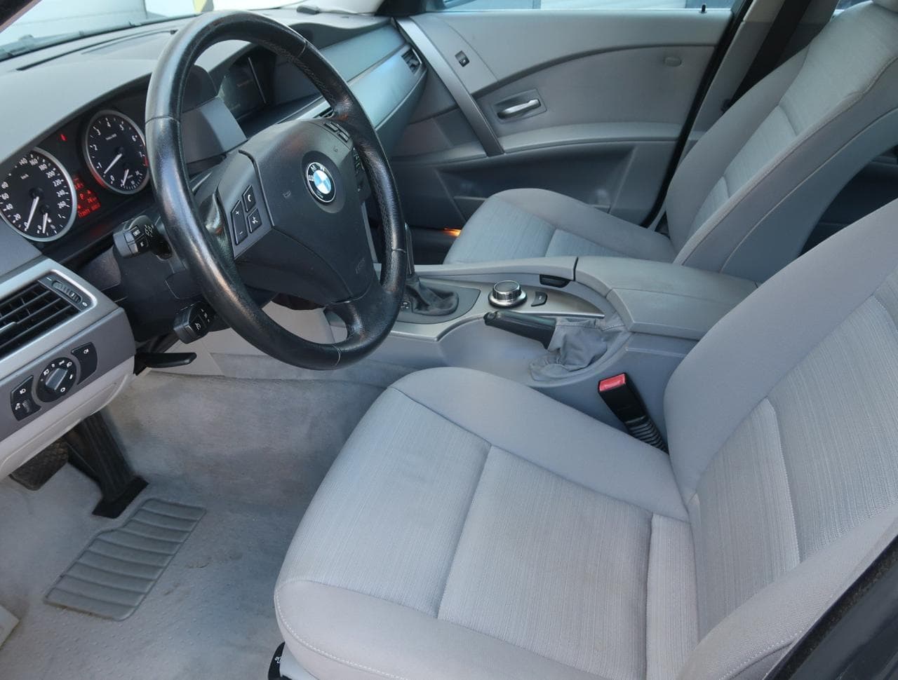 2006 BMW 5-Series - 31