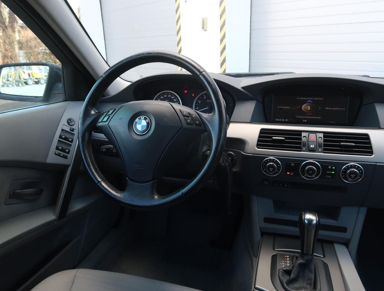 2006 BMW 5-Series - 17