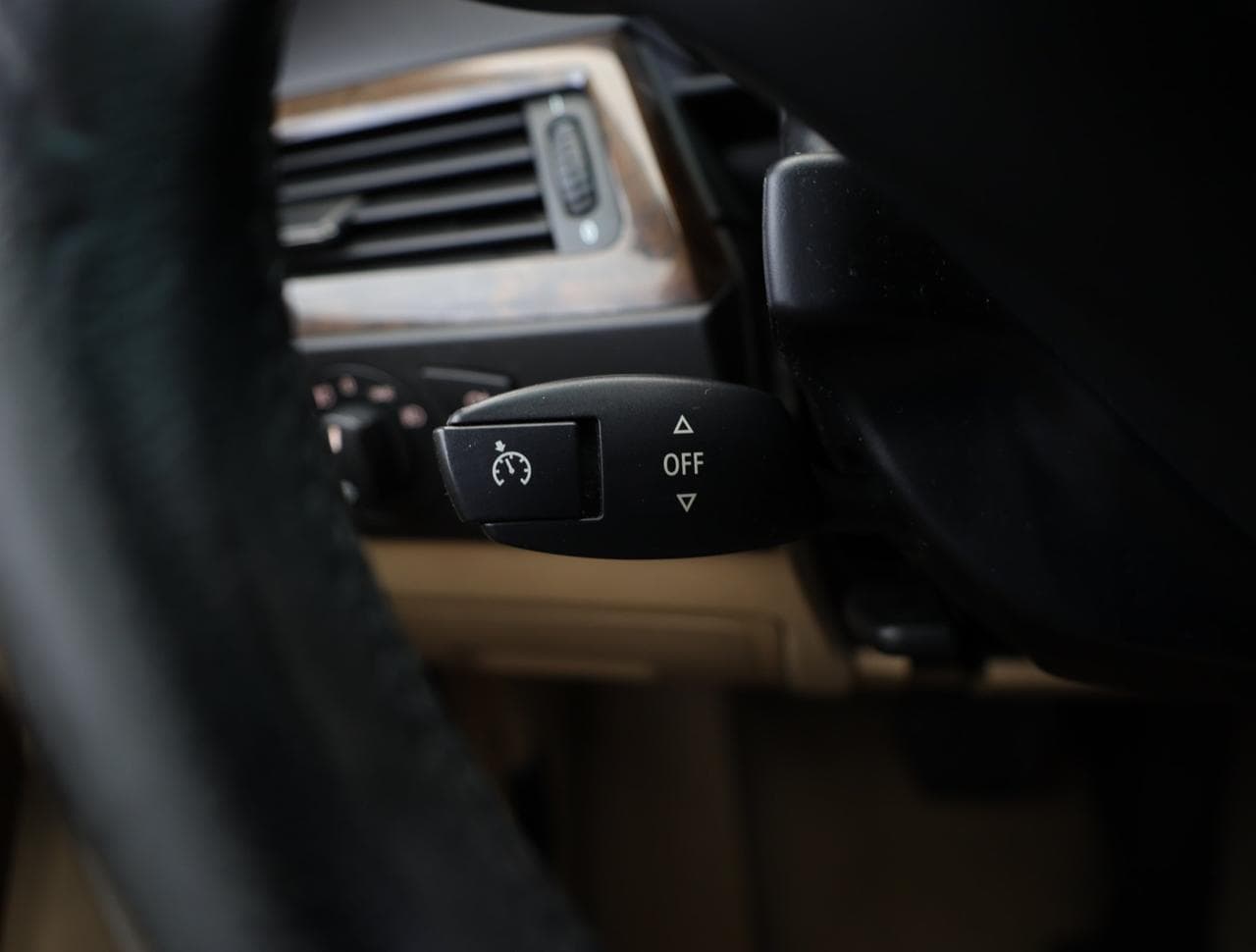 2005 BMW 5-Series - 39