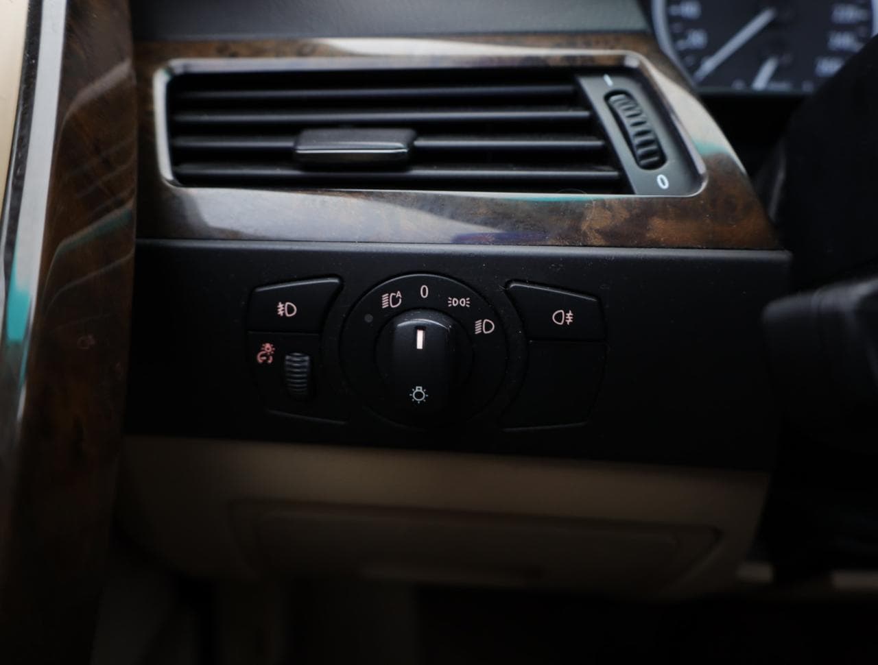 2005 BMW 5-Series - 37