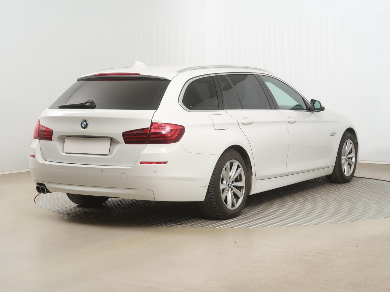 2015 BMW 5-Series - 13