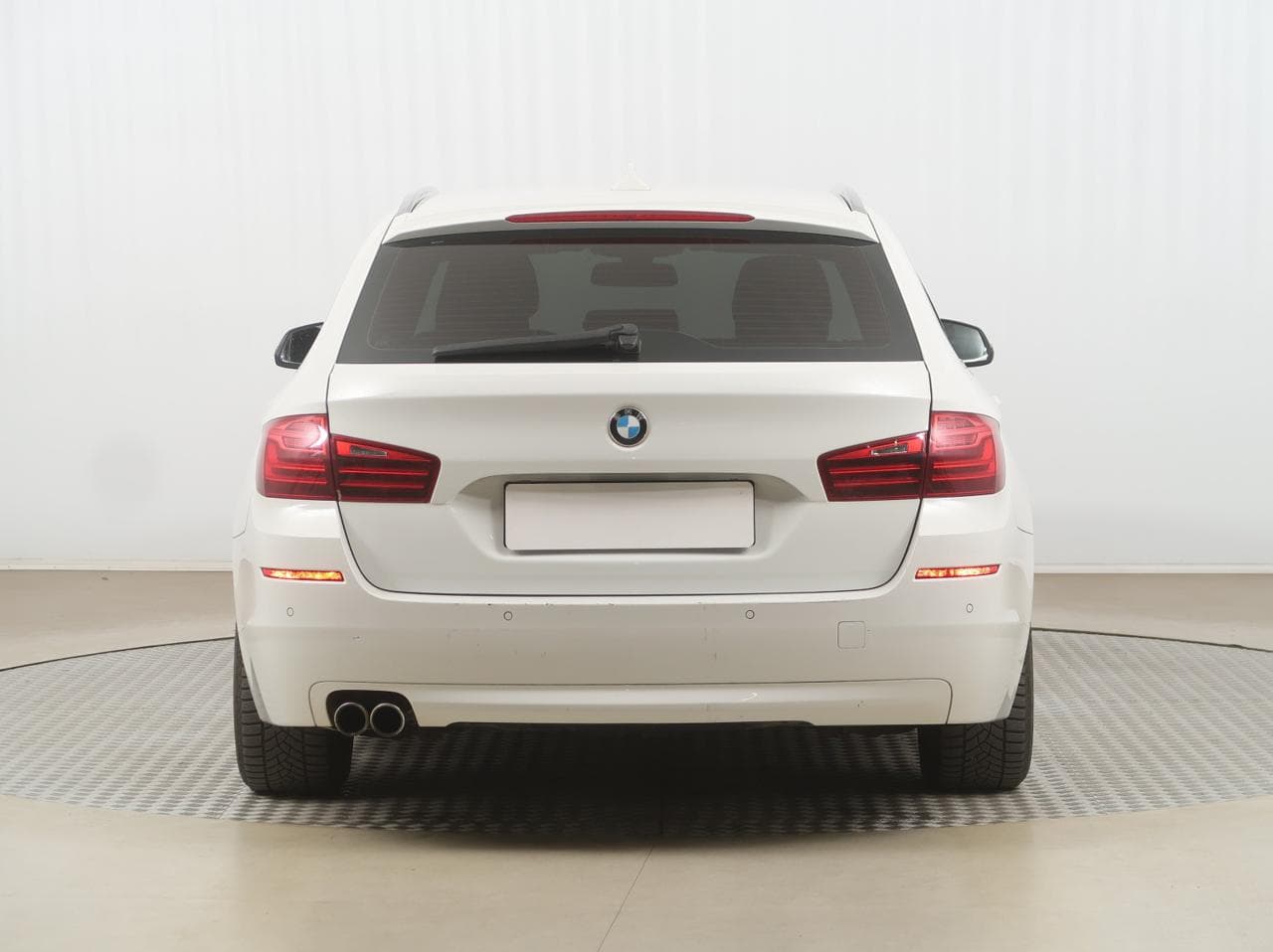 2015 BMW 5-Series - 11