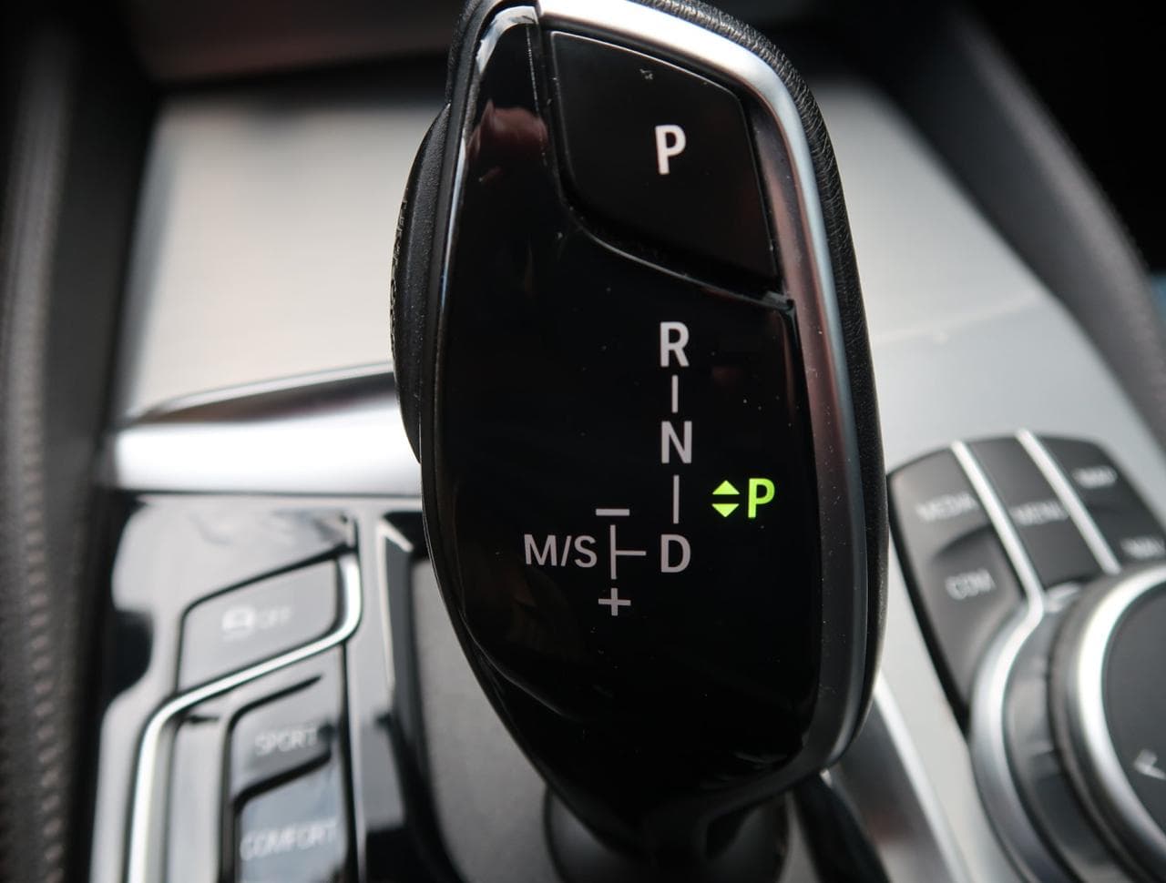 2020 BMW 5-SERIES - 27