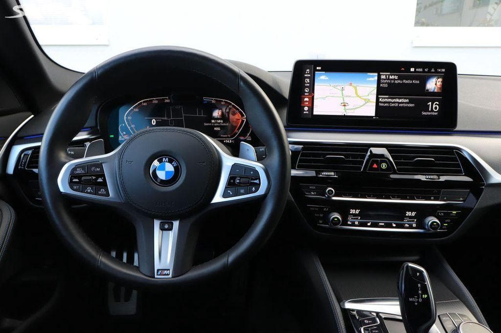 2020 BMW 5-SERIES - 9